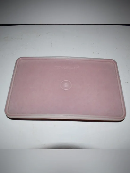 Tupperware Hotdog Container - Picture 2 of 3